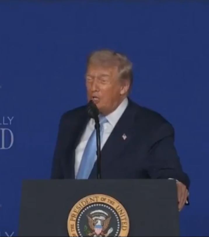 Imagen de Y Donald Trump dice qué Mc Donads tiene la mejor coca cola en América... Esto es simplemente por que usan azucar de verdad en su coca cola y ellos quieren azucar de verdad. 